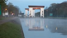 Twentekanaal sluis Eefde mist